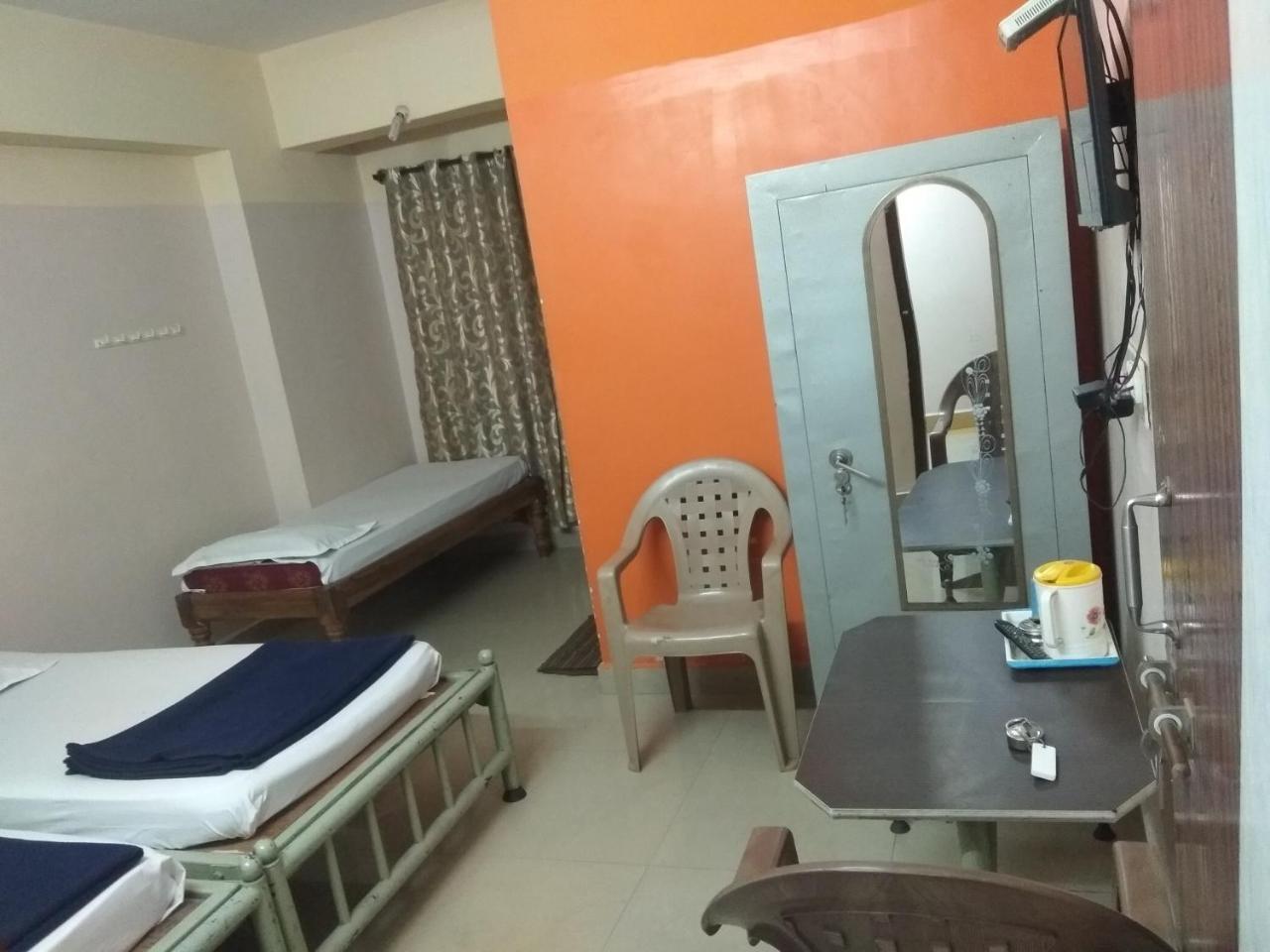 Apoorva Residency Bangalore Bagian luar foto