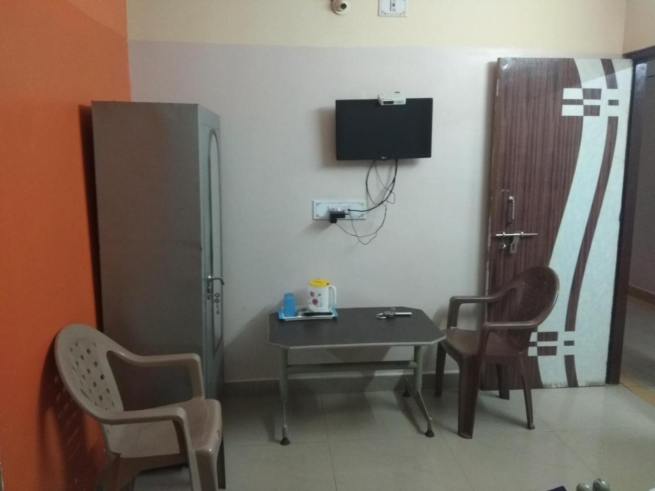Apoorva Residency Bangalore Bagian luar foto