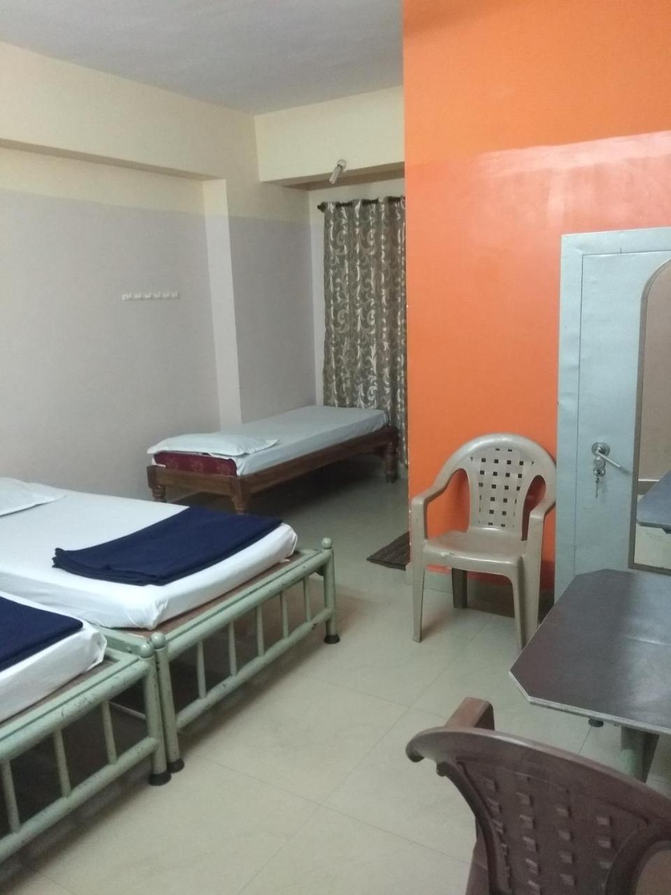 Apoorva Residency Bangalore Bagian luar foto
